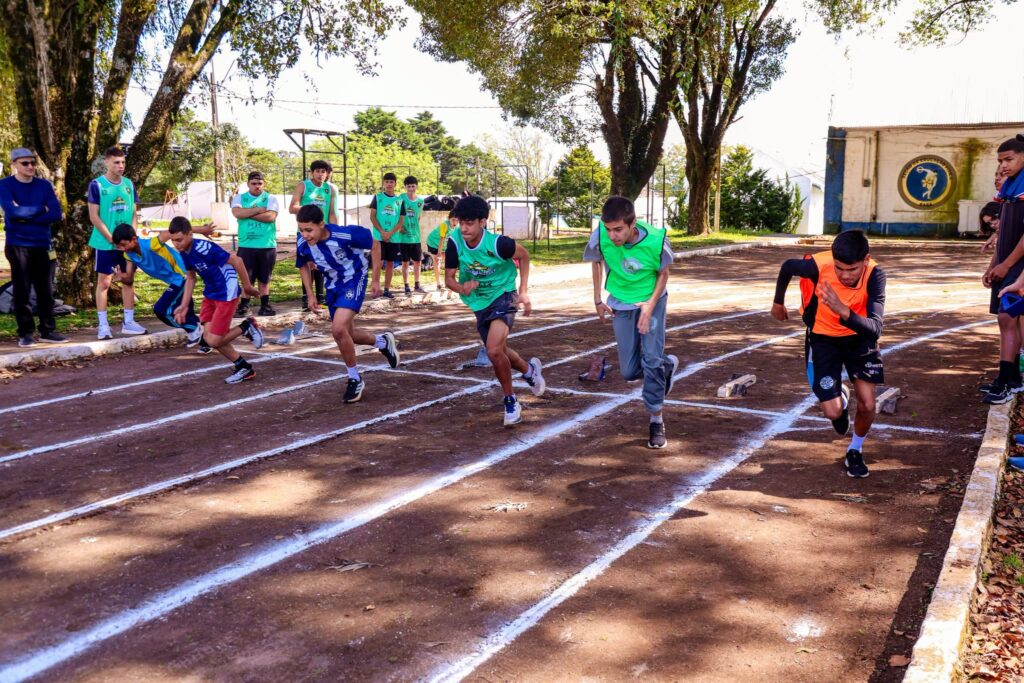 Atletismo reúne estudantes da Rede Municipal no CEM 2026 em Cruz Alta