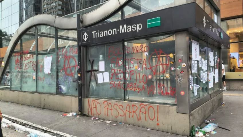 Vandalismo, pichações e depredação marcam ato pró-Lula na Avenida Paulista