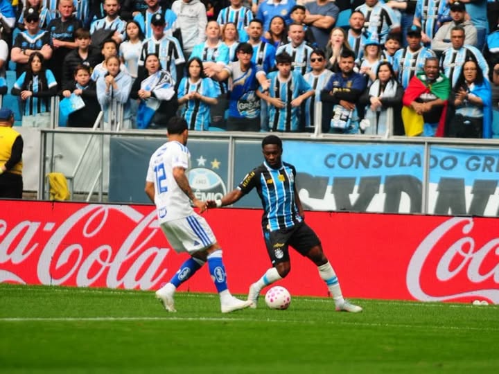 Grêmio perde para o Cruzeiro por 4 a 2 na Arena e segue na zona de rebaixamento do Brasileirão