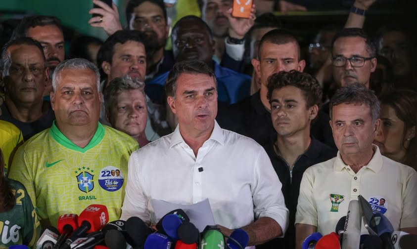 Flávio Bolsonaro questiona decisão de Zanin e anuncia pedido de anulação das eleições