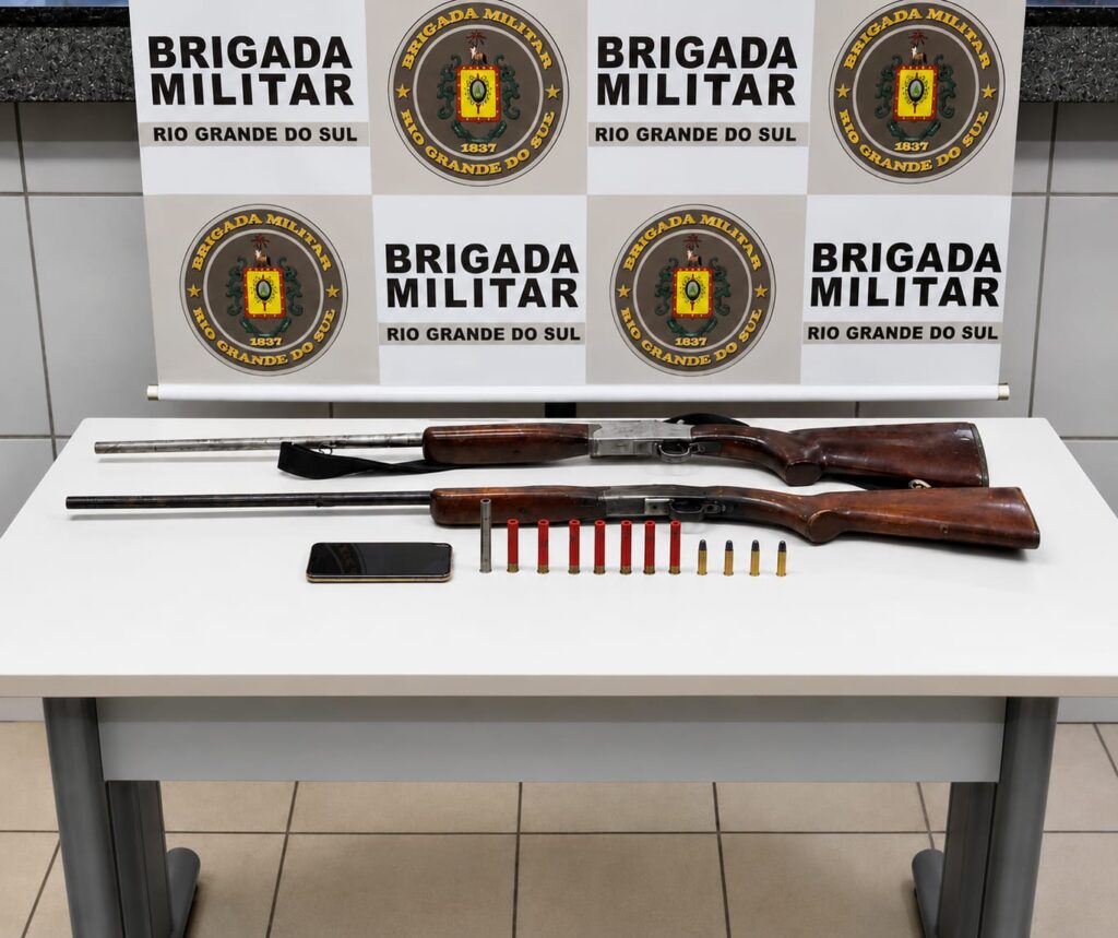Brigada Militar prende dois homens por porte ilegal de armas na zona rural de Cruz Alta