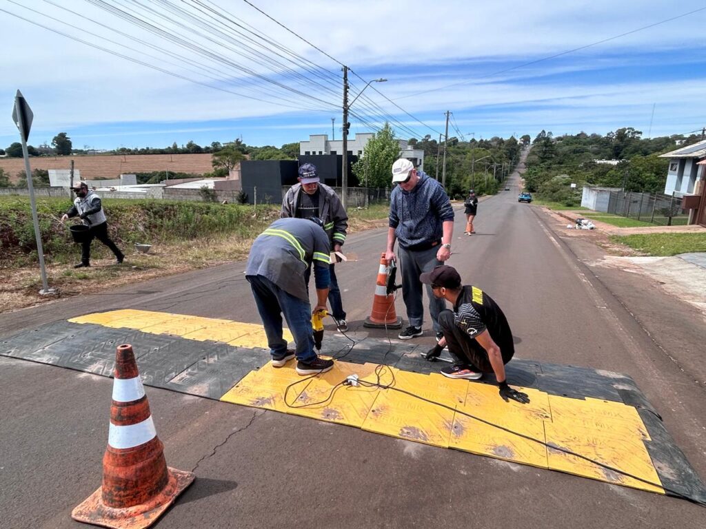 Cruz Alta instala lombada ecológica na Rodovia Jacob Della Mea, trecho com registros frequentes de alta velocidade