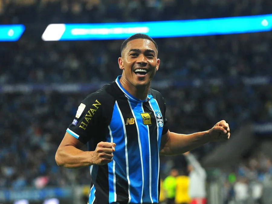 Carlos Vinícius, do Grêmio, foi procurado pelo Atlético-MG, mas não há negociação em andamento